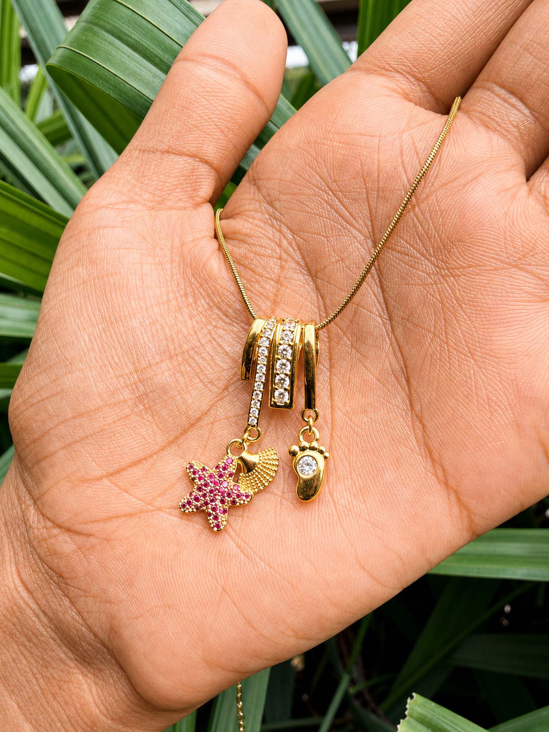 Starfish and baby feet charm necklace - Anti tarnish