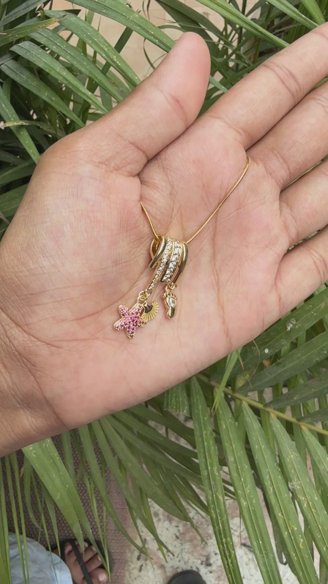 Starfish and baby feet charm necklace - Anti tarnish